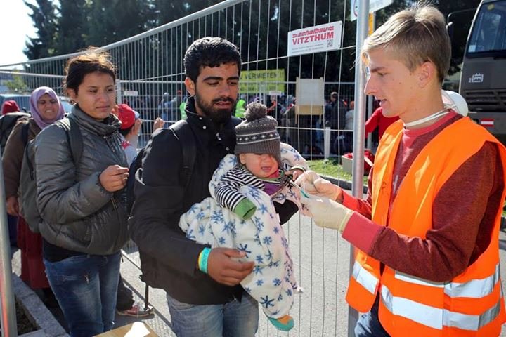 Bild: Seit Anfang September helfen Freiwillige Flüchlingen in Salburg (Foto: Neumayr.cc)